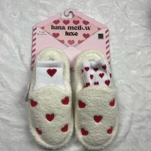 Luna Mellow Luxe Slippers & Socks M6.5-7.5 White Red Heart Plush Fuzzy Cozy
